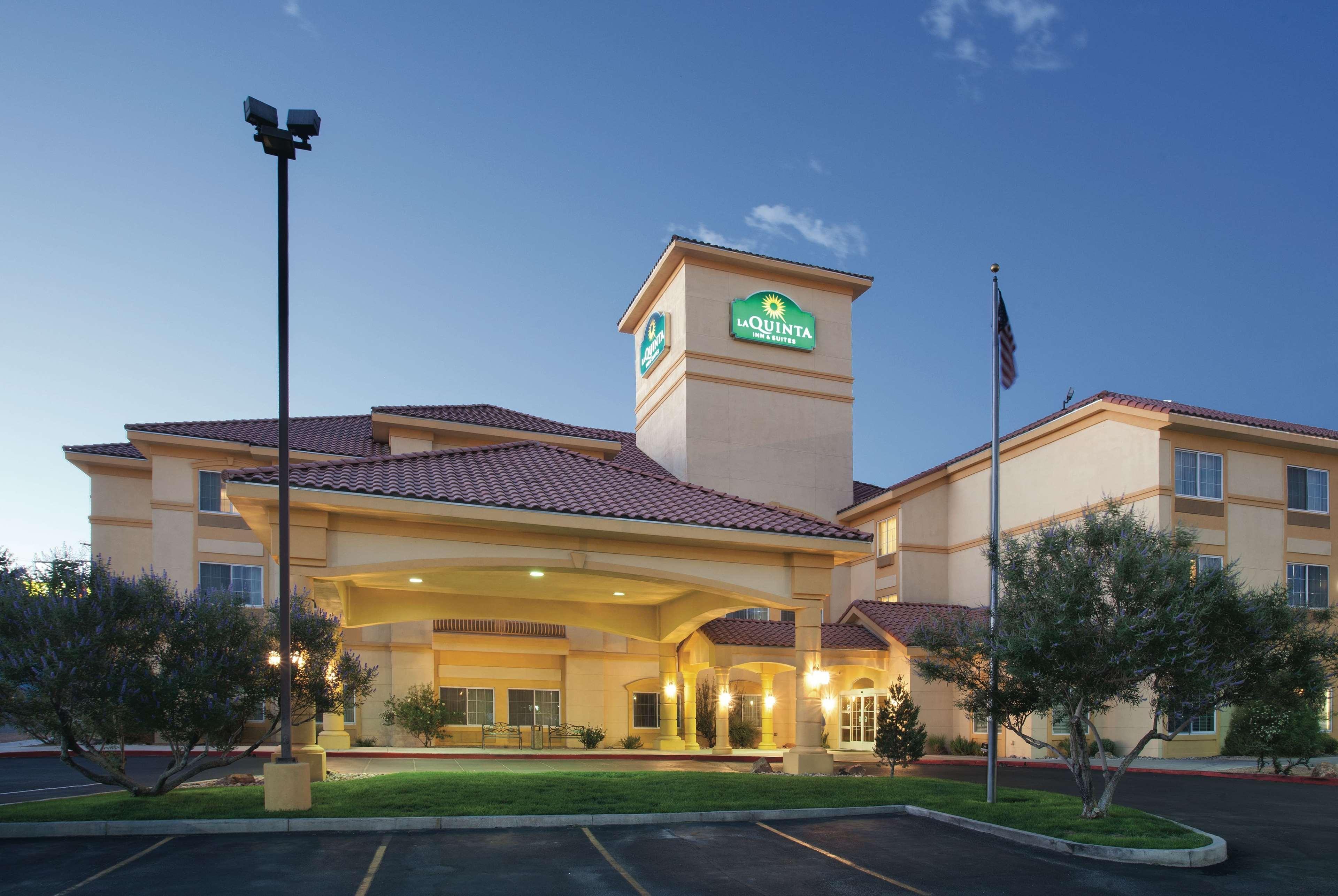 La Quinta Inn & Suites By Wyndham Albuquerque Midtown Exterior foto